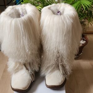 Elegant Cream Fur Winter Boots